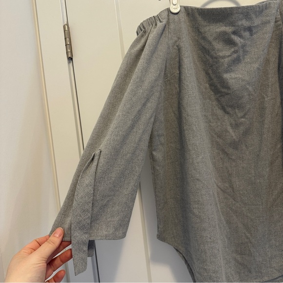 Aritzia Babaton Malik Blouse Top Grey Off The Shoulder Size Small Women’s - Picture 5 of 14